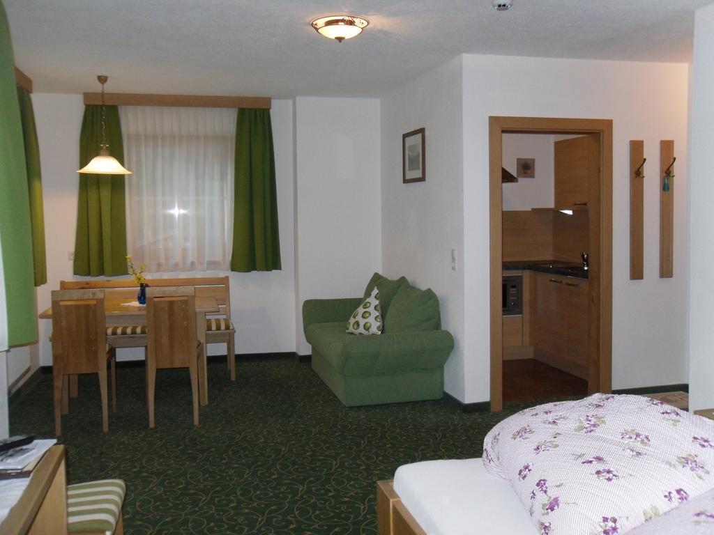 Jenneweinhof Hotel Tux Quarto foto